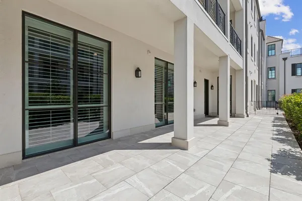 a view of a house with backyard of a house