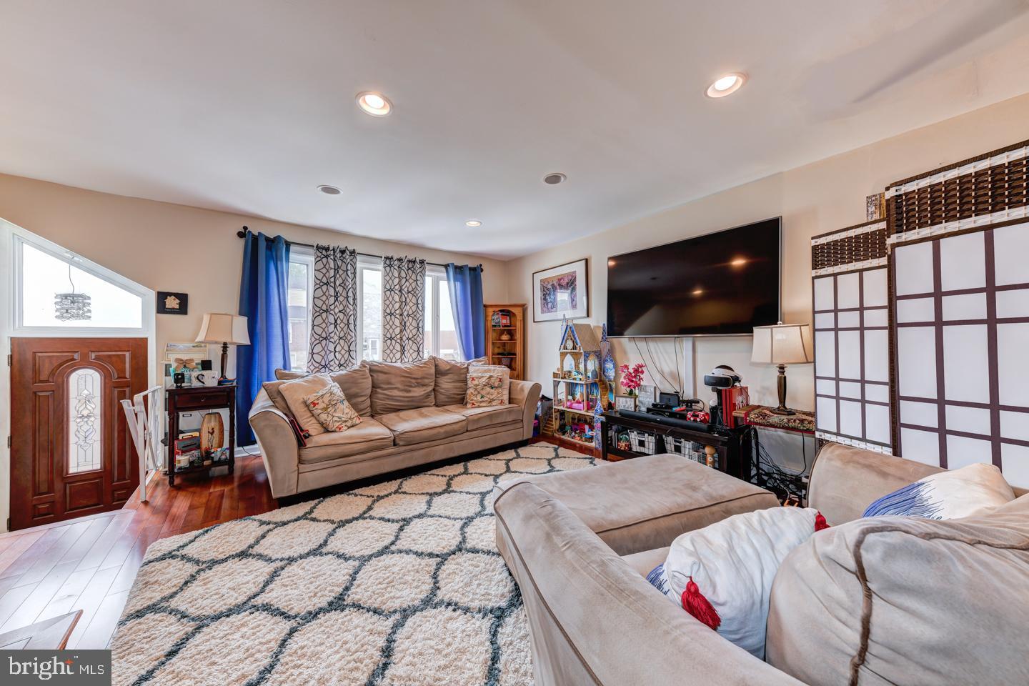 10858 Perrin Road Philadelphia, PA 19154 - Photo 2 of 12