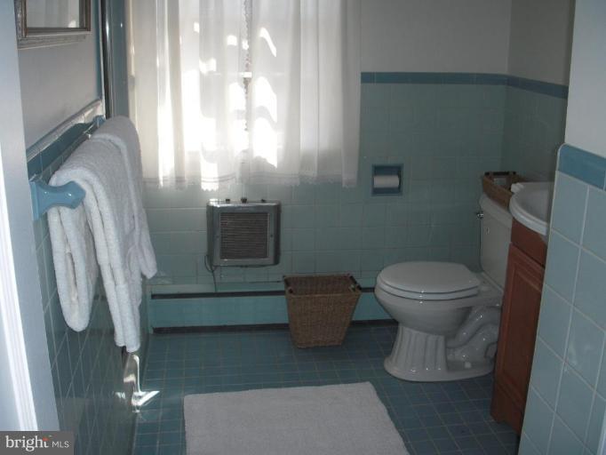 202 North Tyrone Road Baltimore, MD 21212 - Photo 17 of 24 Private, full bath off MBR