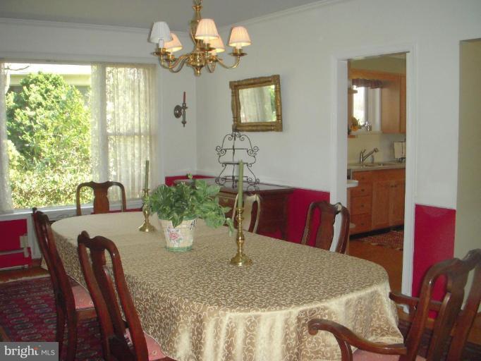 202 North Tyrone Road Baltimore, MD 21212 - Photo 3 of 24 Spacious DR, room for 20 for cele-brations!