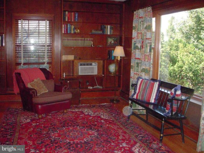 202 North Tyrone Road Baltimore, MD 21212 - Photo 7 of 24 Family Room with picture window overlooking yard