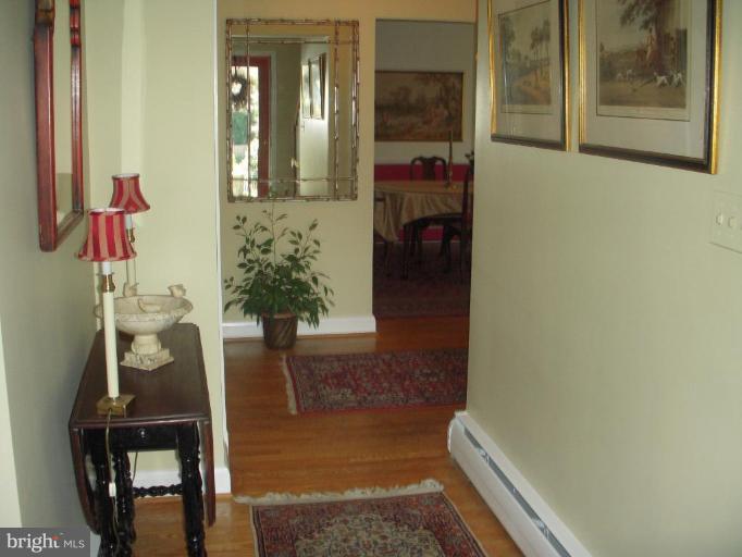202 North Tyrone Road Baltimore, MD 21212 - Photo 9 of 24 Center hallway & foyer