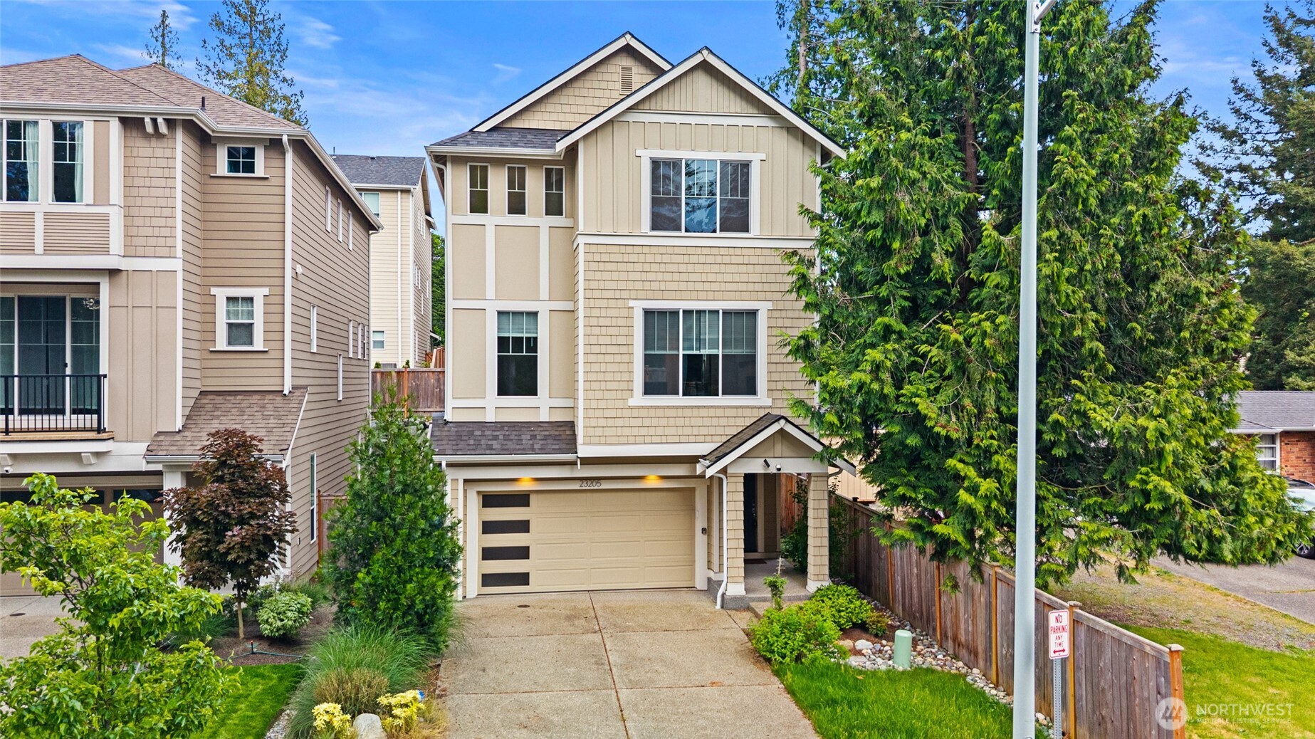 23205 89th Avenue West, Unit 8 Edmonds, WA 98026 - Photo 1 of 40