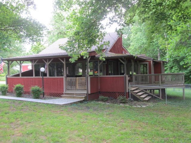 a view of house with a yard