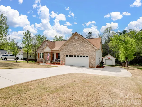 $459,900 | 2235 Picnic Drive, Newton, NC 28658