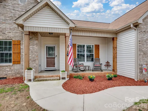 $459,900 | 2235 Picnic Drive, Newton, NC 28658