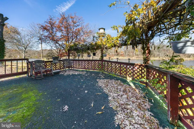 a view of house with a yard