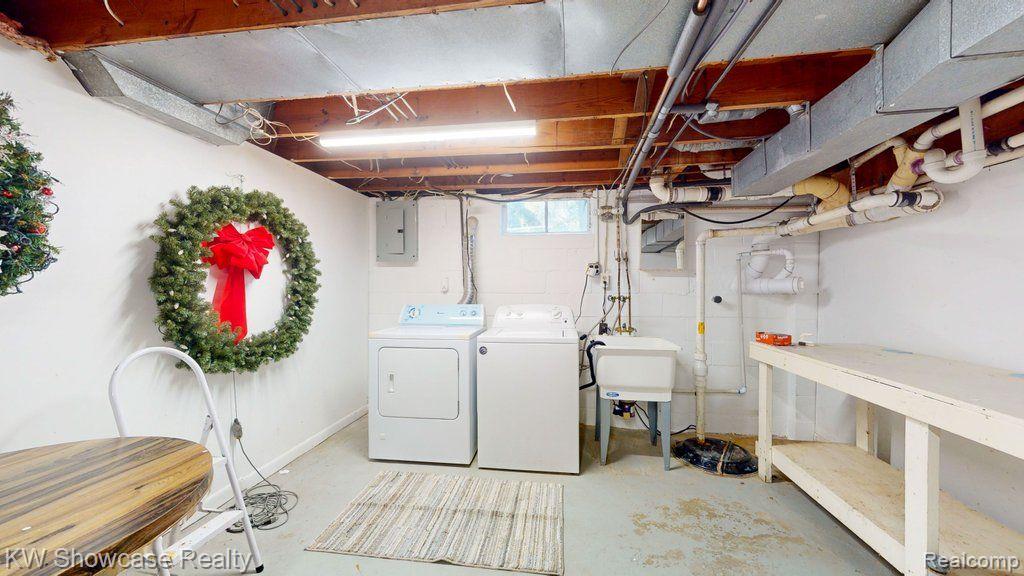 574 Young Road White Lake, MI 48383 - Photo 28 of 31 Gallery Image 28