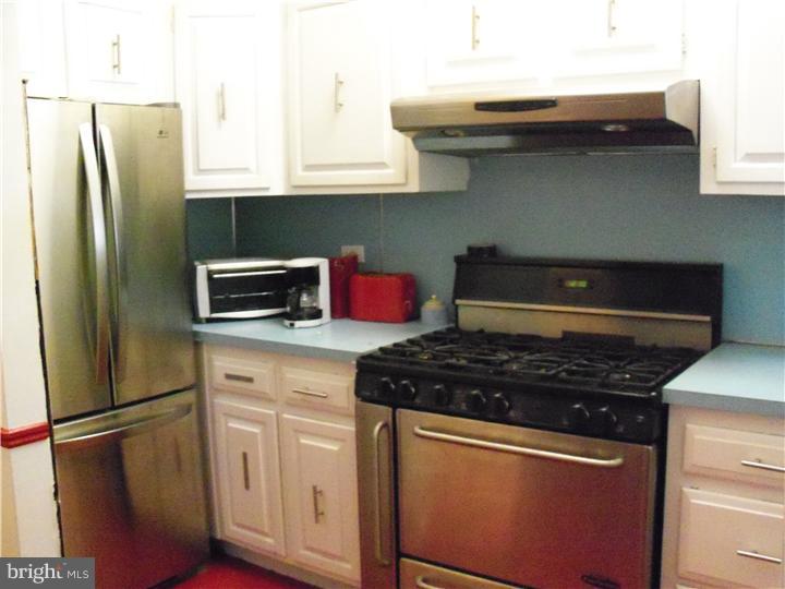 6202 Old York Road Philadelphia, PA 19141 - Photo 5 of 10 Kitchen