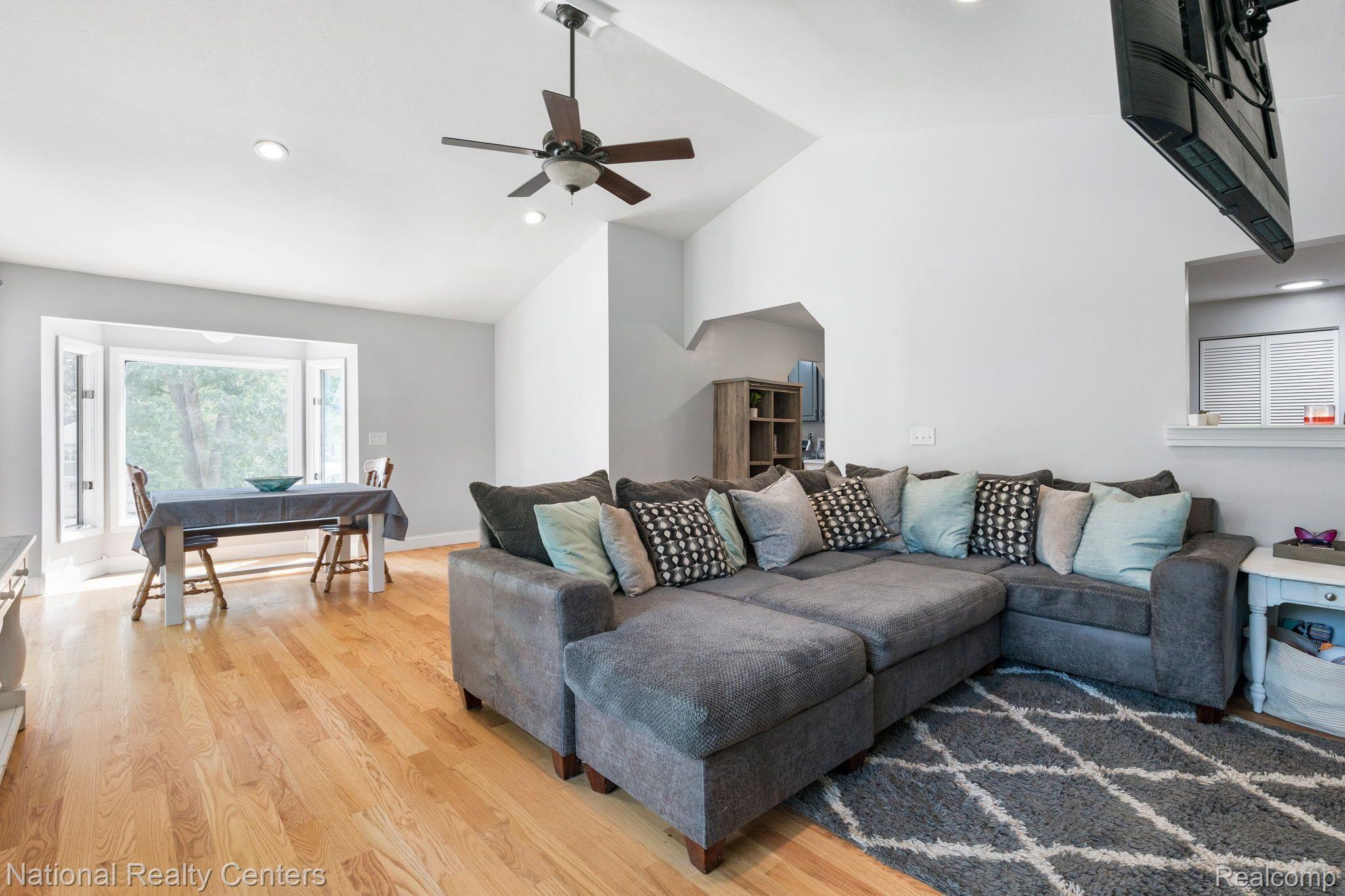 27365 Bell Road New Boston, MI 48164 - Photo 7 of 52 Family Room