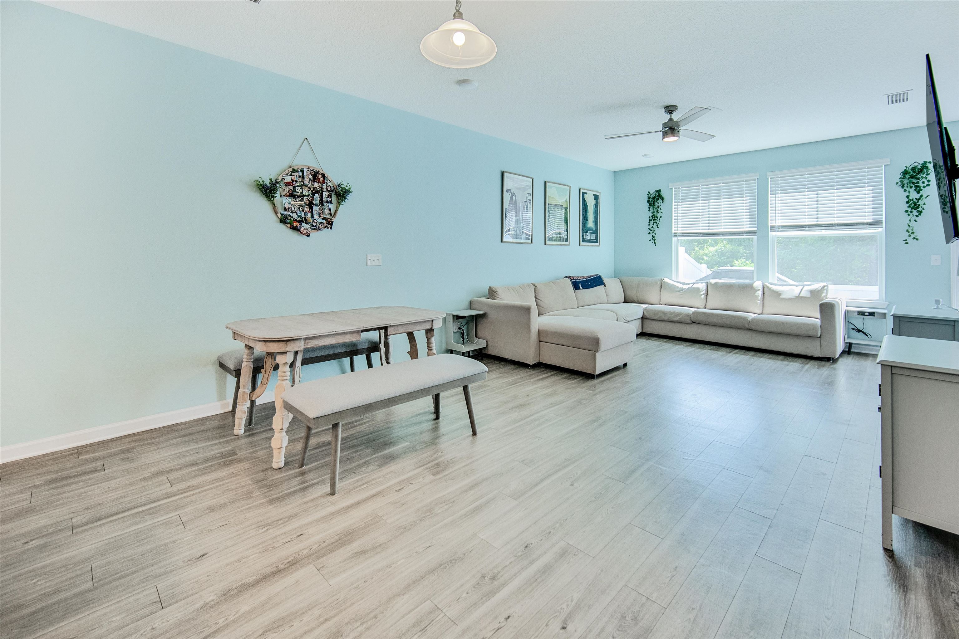 98 Ridge Lake Road St. Augustine, FL 32086 - Photo 11 of 31 a living room with furniture and a wooden floor