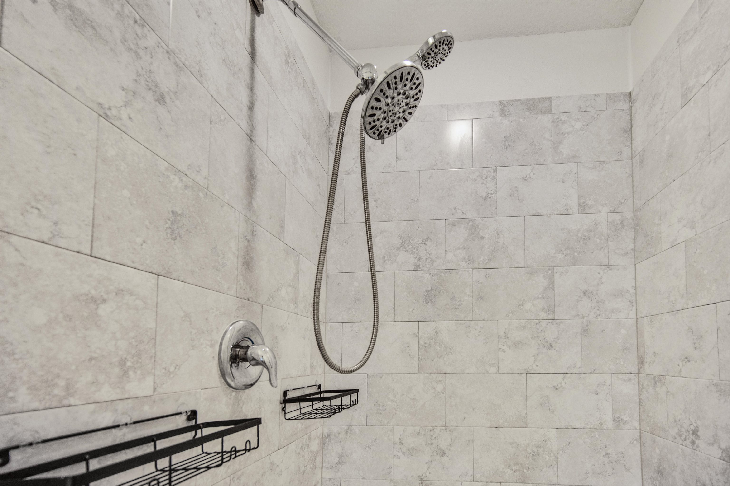 98 Ridge Lake Road St. Augustine, FL 32086 - Photo 18 of 31 a bathroom with a shower