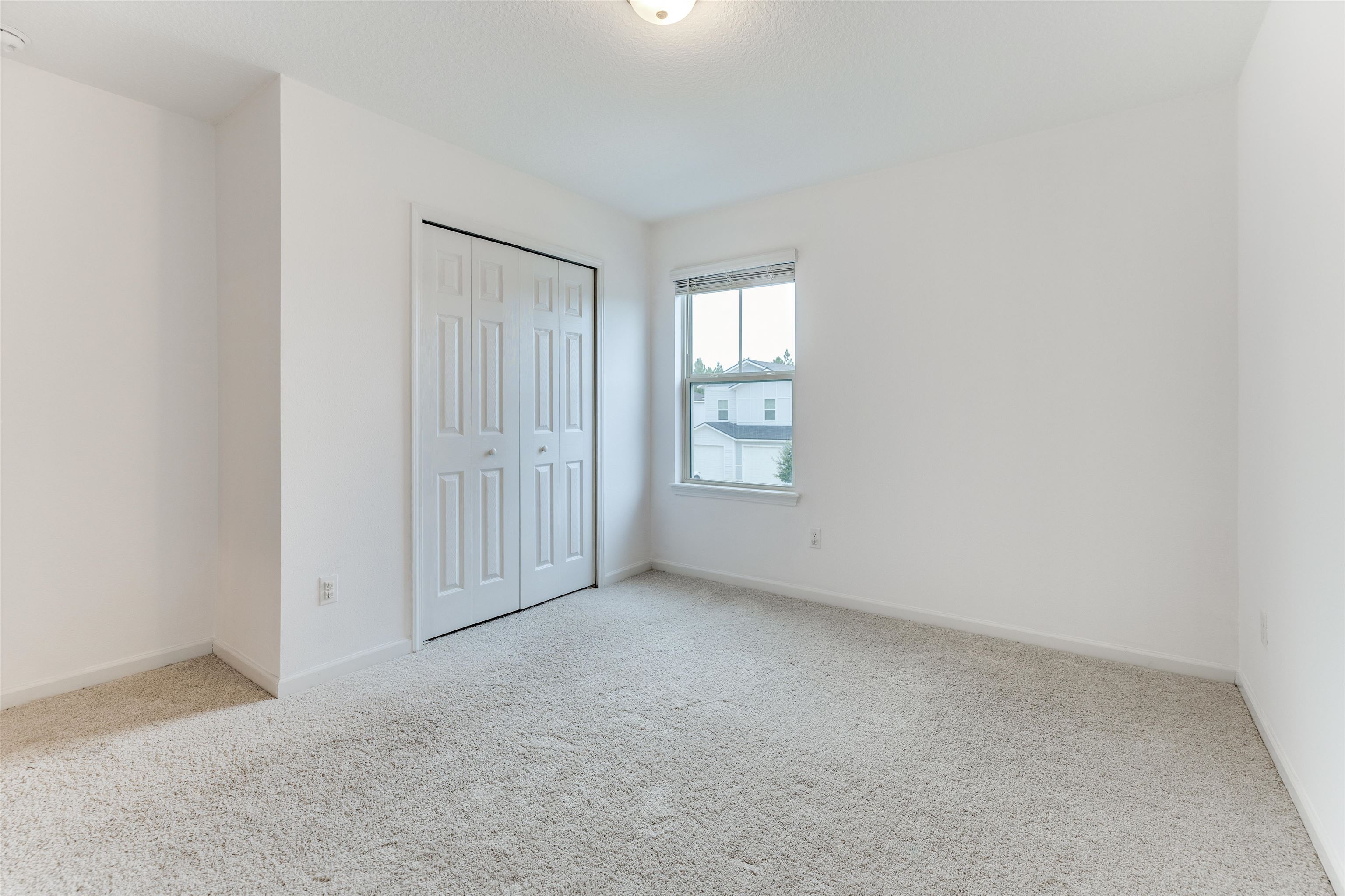 98 Ridge Lake Road St. Augustine, FL 32086 - Photo 23 of 31 an empty room with windows