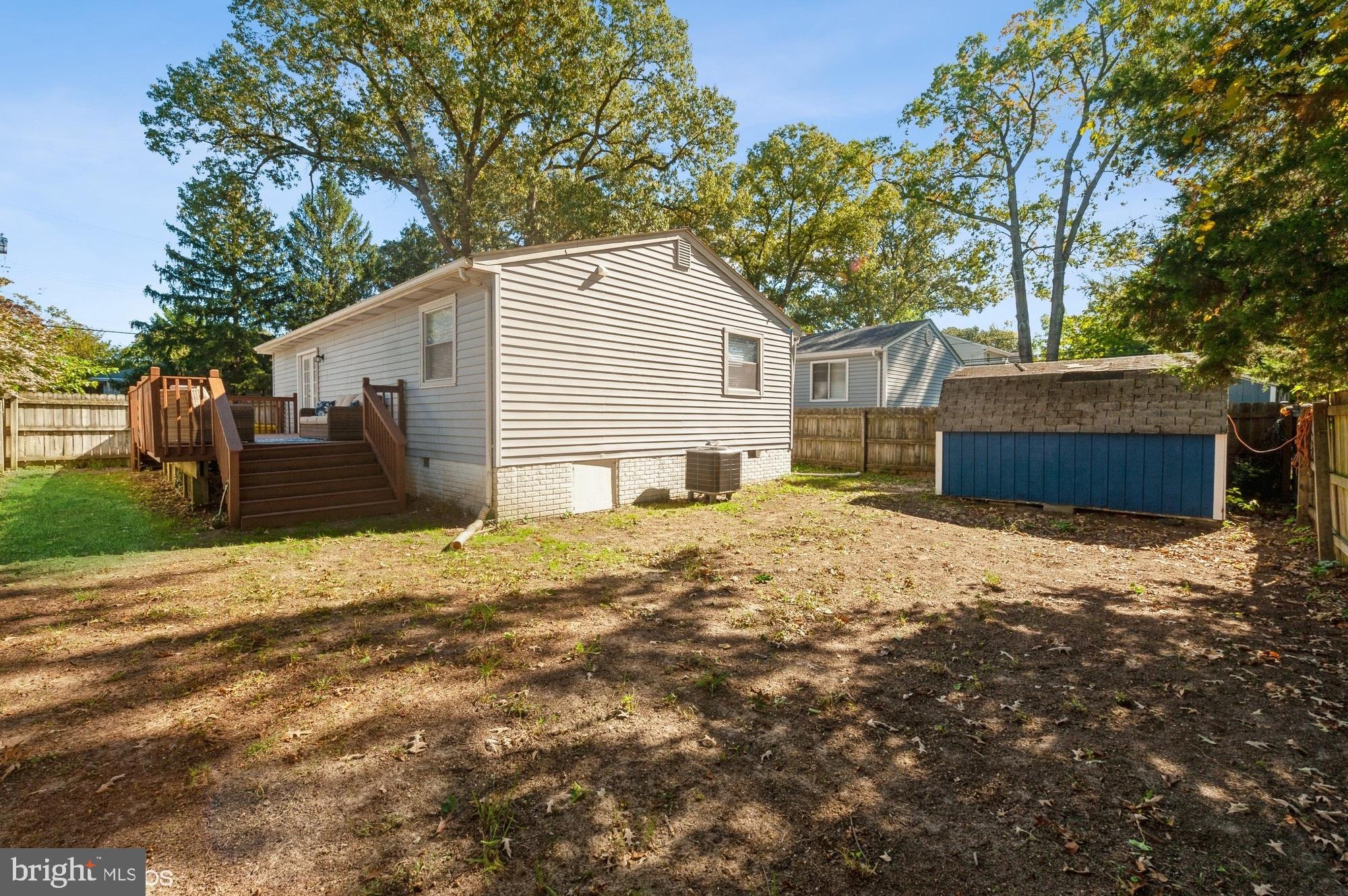 7810 East Shore Road Pasadena, MD 21122 - Photo 28 of 31 Generous-sized yard