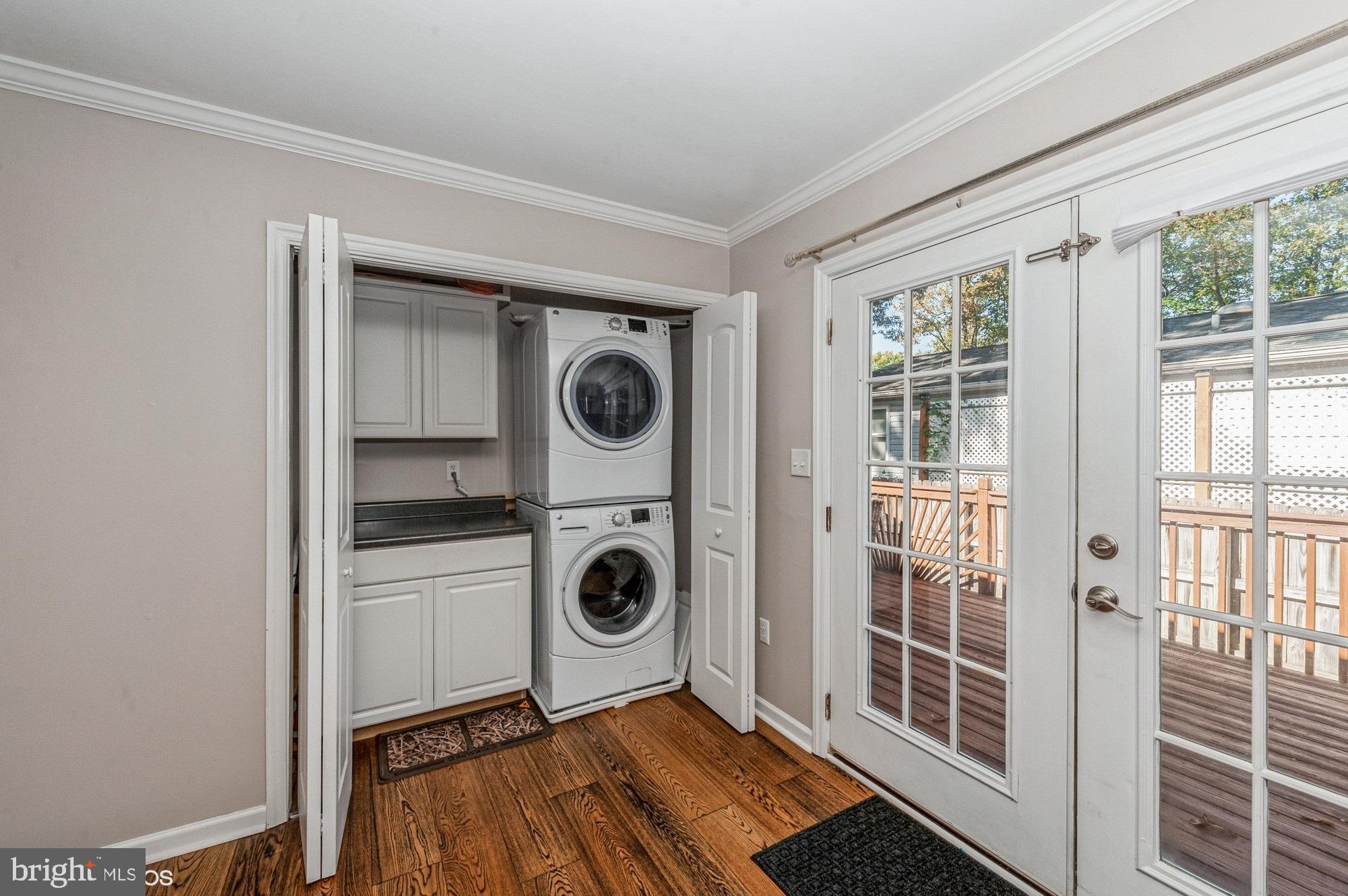 7810 East Shore Road Pasadena, MD 21122 - Photo 8 of 31 Convenient laundry area