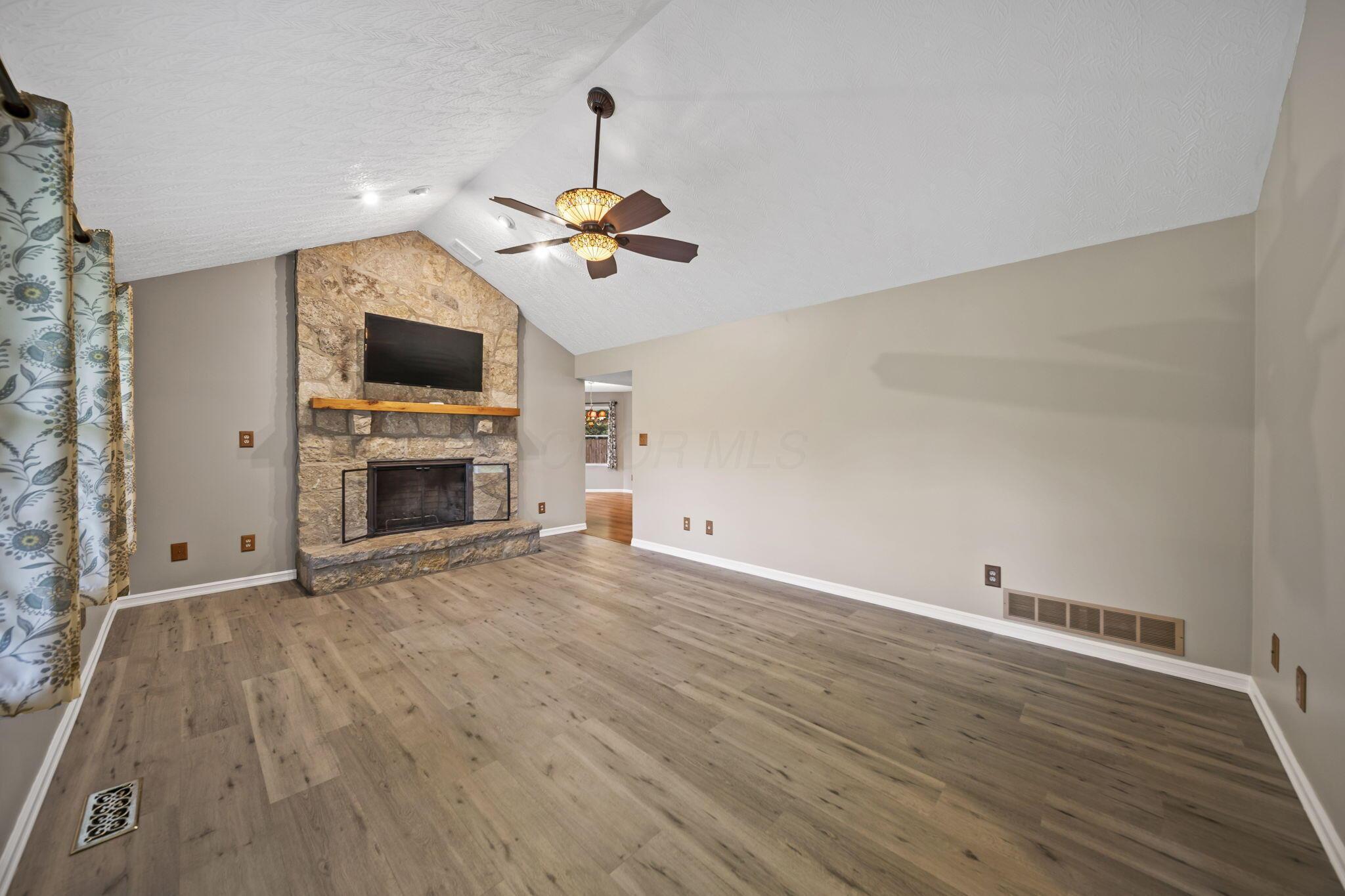 4384 Leppert Road Hilliard, OH 43026 - Photo 10 of 76 Living Room