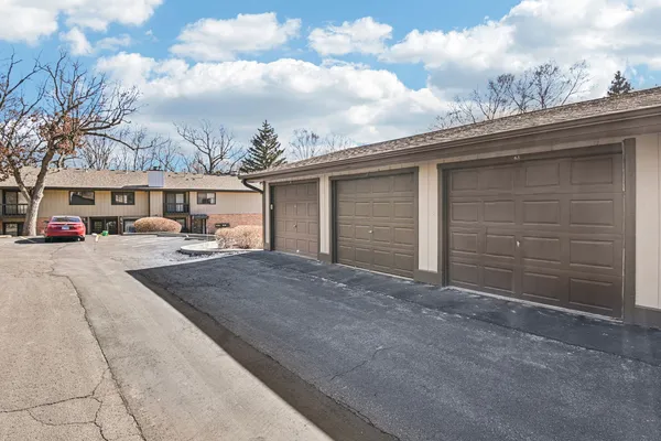 $210,000 | 67 Woodhills Bay Road, Fox Lake, IL 60020