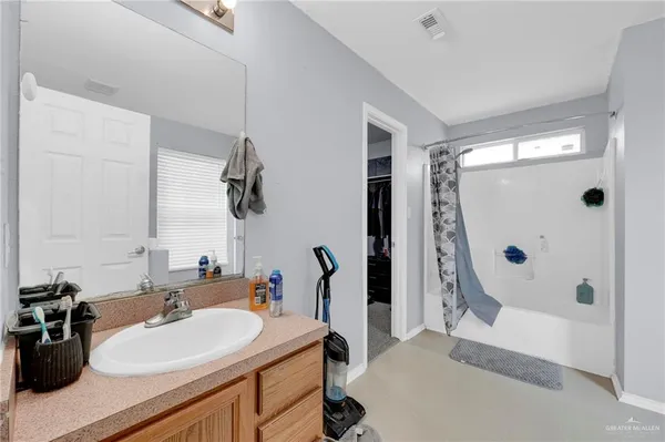 $1,900 | 3806 View Point Drive, Edinburg, TX 78542