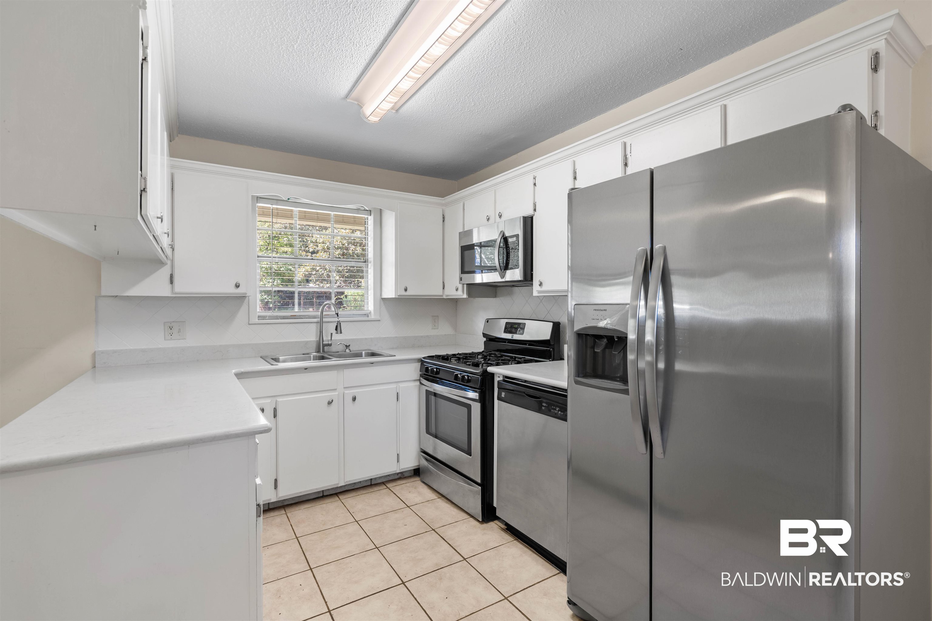 103 Terry Street Daphne, AL 36527 - Photo 5 of 20 Kitchen