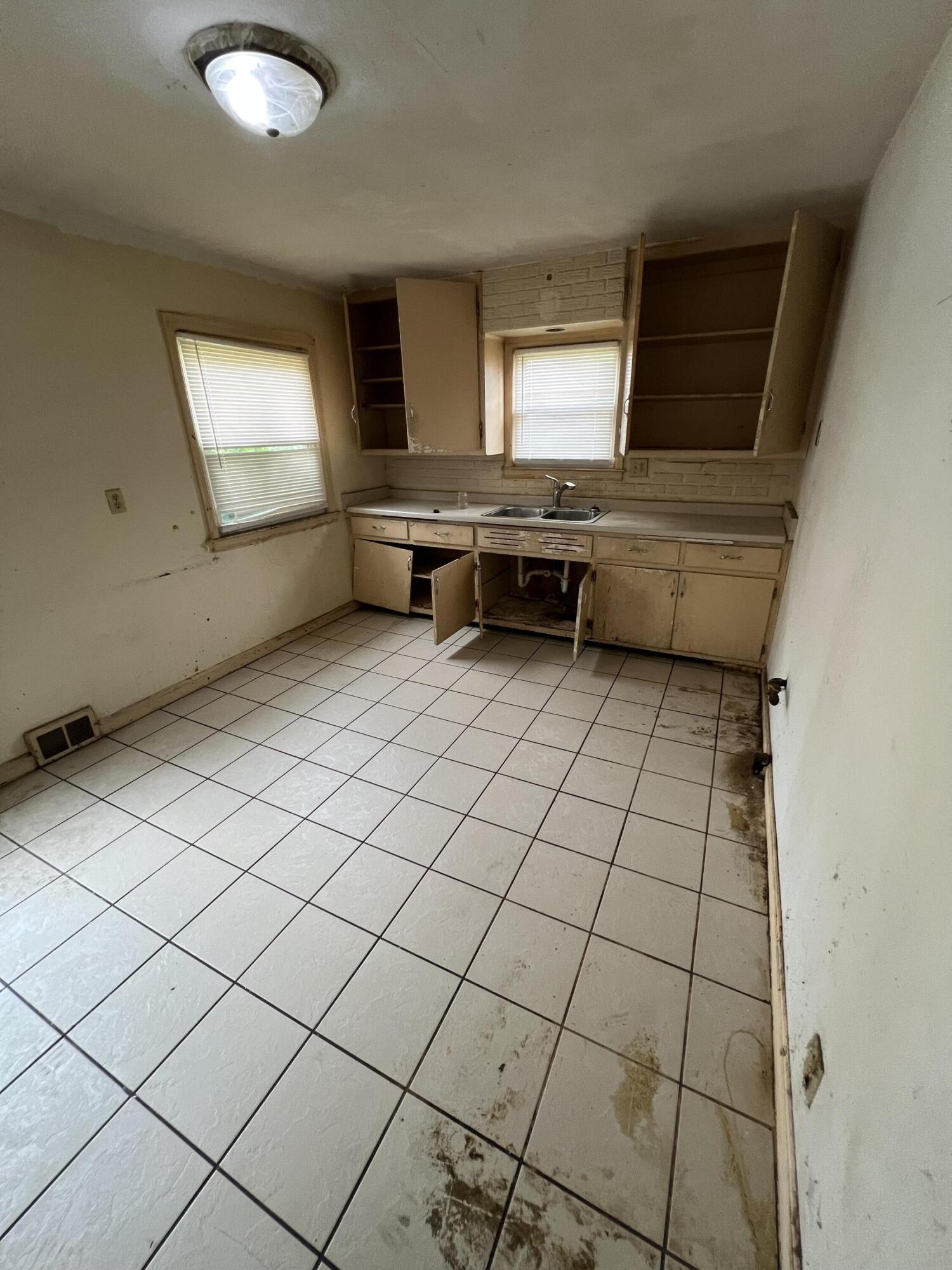 4147 North 39th Street Milwaukee, WI 53216 - Photo 12 of 32 walkthrough-photo-11