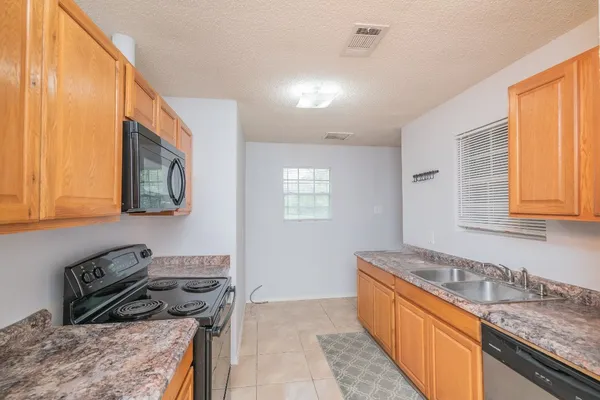 $1,525 | 3409 Herbert, Pearland, TX 77584