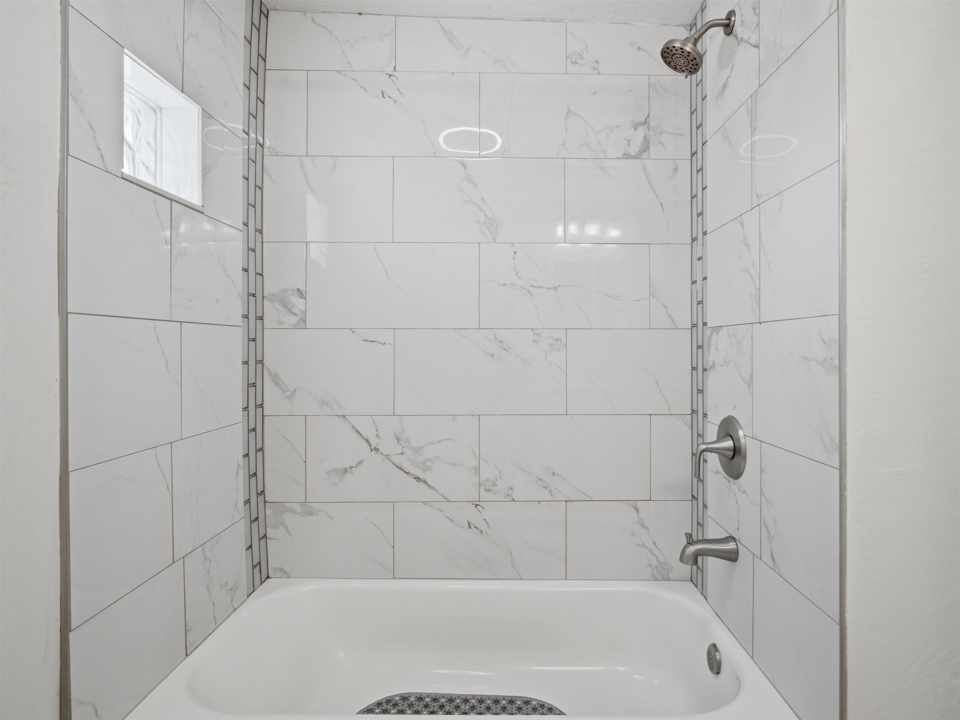 333 Highway 6 And 50 Fruita, CO 81521 - Photo 16 of 36 a bathroom with a bathtub