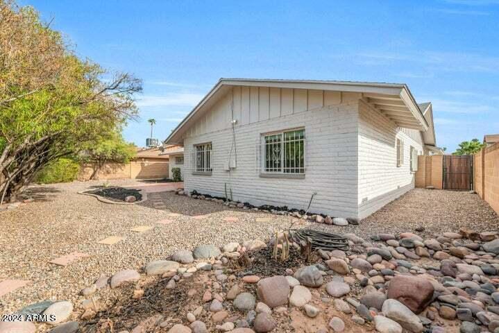 1734 East Laguna Drive Tempe, AZ 85282 - Photo 23 of 23 a backyard of a house with lots of green space