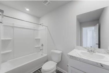529 Don Lane Itasca, TX 76055 - Photo 13 of 15 a bathroom with a sink a toilet and a bathtub