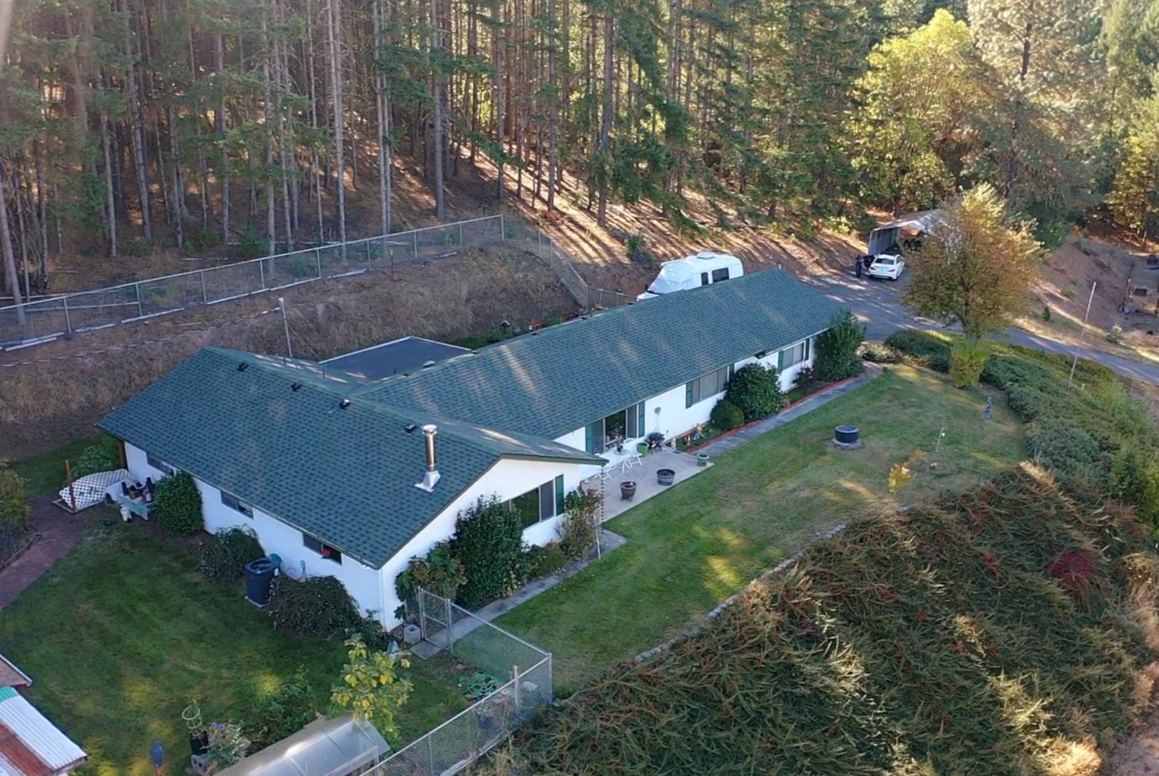 1515 Summit Loop Grants Pass, OR 97527 - Photo 3 of 43 3