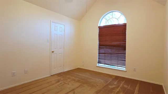a view of empty room with window