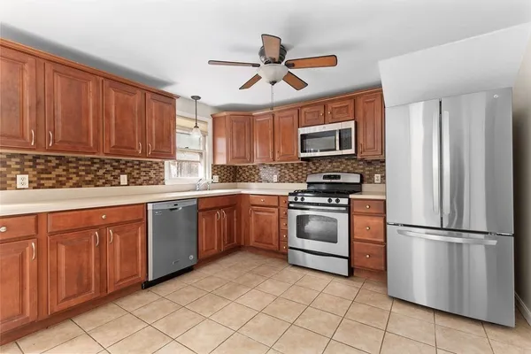 $584,900 | 2 Boulton Street, Carver, MA 02330