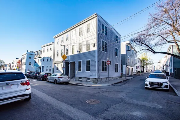 $2,400 | 182 West 8th Street, Unit 1, Boston, MA 02127