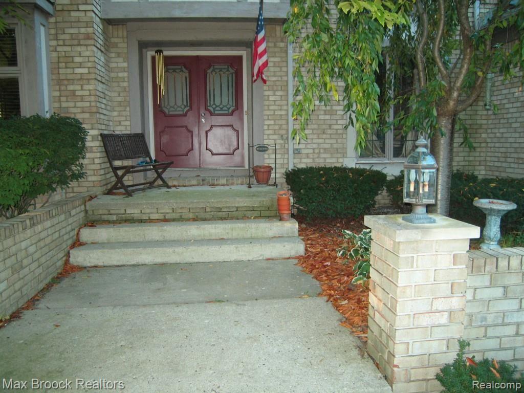 1406 Springwood Lane Rochester Hills, MI 48309 - Photo 3 of 25