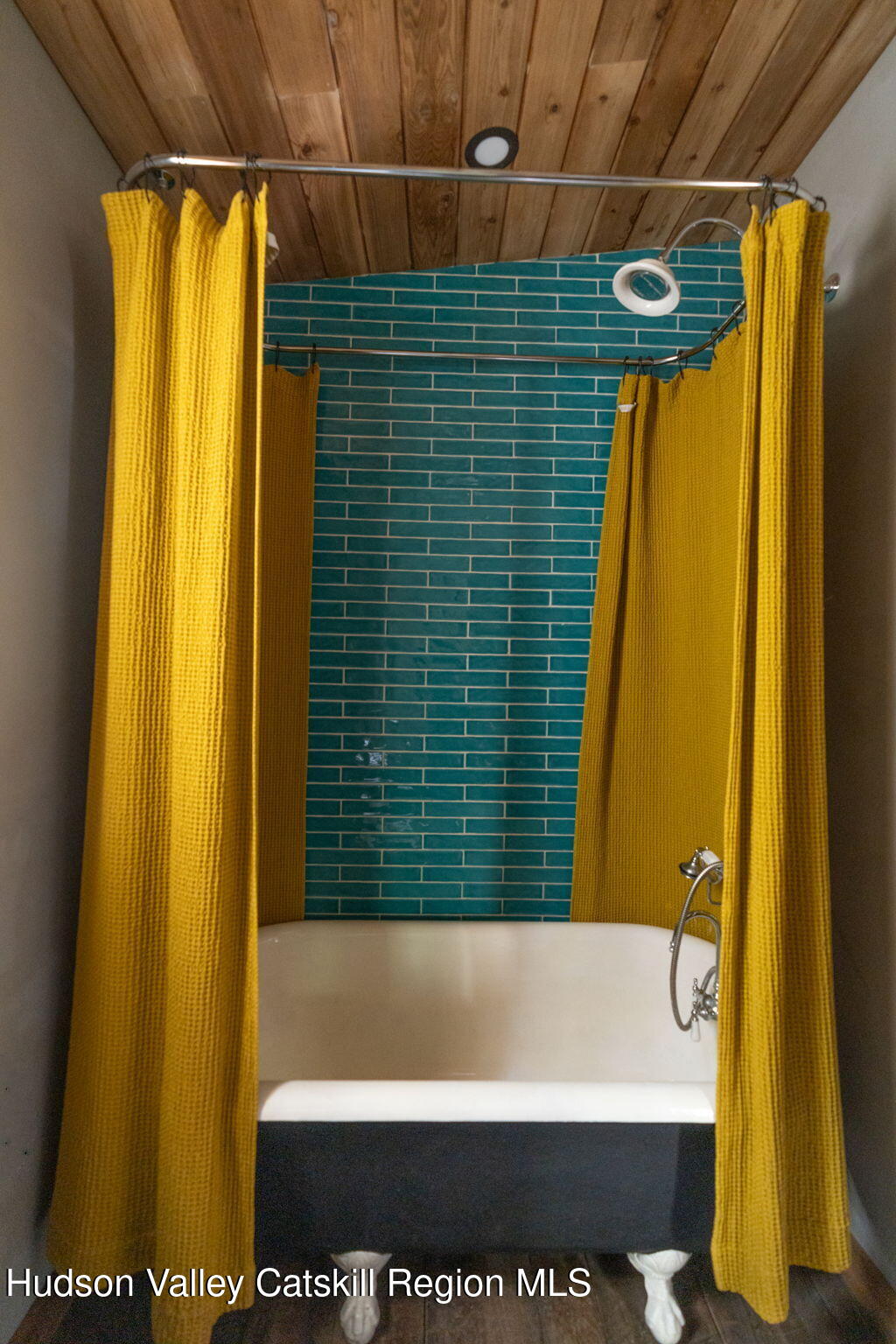 36 Cross Patch Road Willow, NY 12495 - Photo 18 of 32 a bathroom with a bathtub