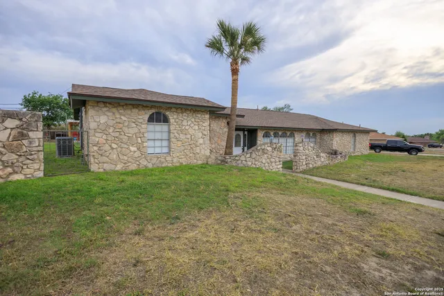$389,000 | 309 Meandering Way, Del Rio, TX 78840
