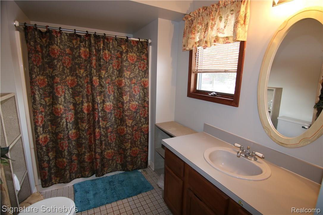 2937 Potter Road Wixom, MI 48393 - Photo 13 of 26 13.jpg