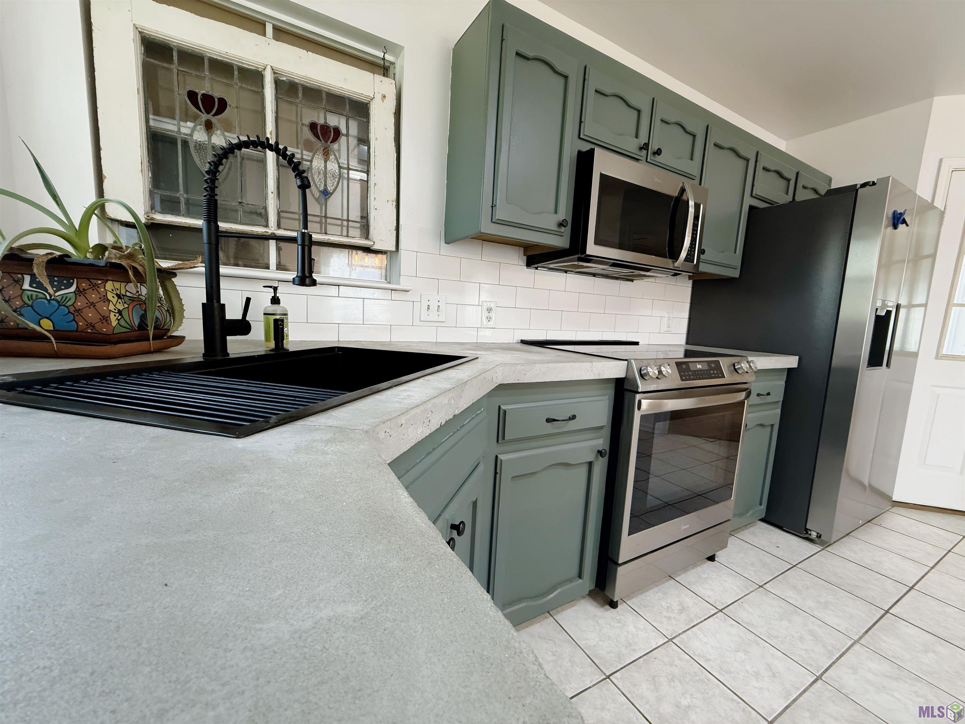 7605 Recorder Drive St. George, LA 70817 - Photo 11 of 44 UPDATED KITCHEN