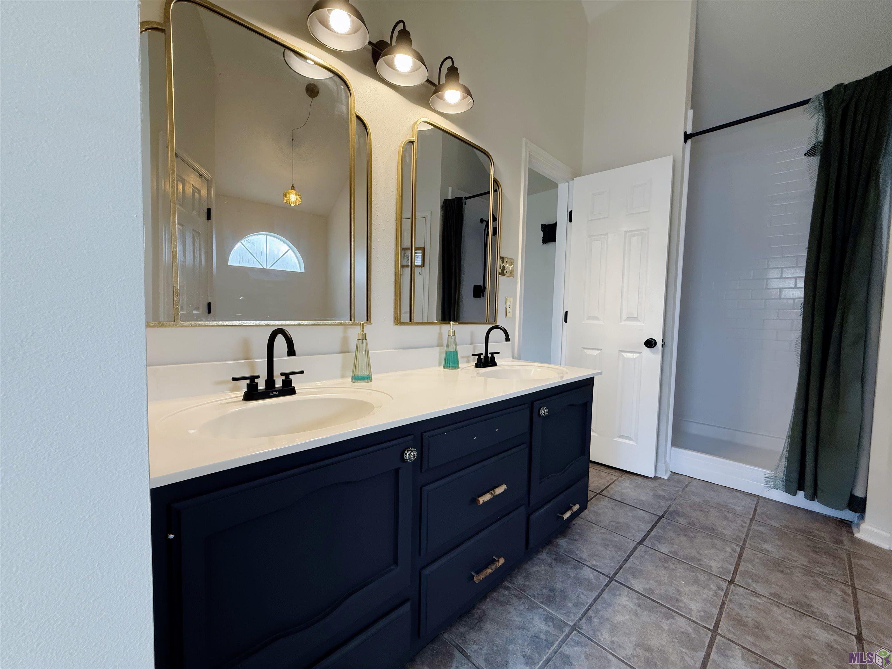 7605 Recorder Drive St. George, LA 70817 - Photo 20 of 44 UPDATED PRIMARY BATHROOM