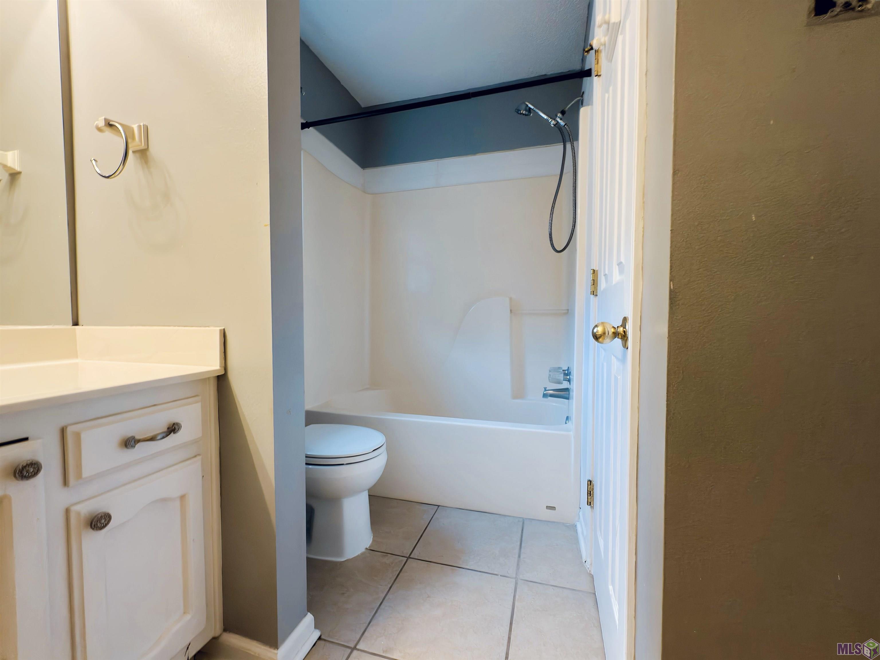 7605 Recorder Drive St. George, LA 70817 - Photo 33 of 44 SECOND BATHROOM