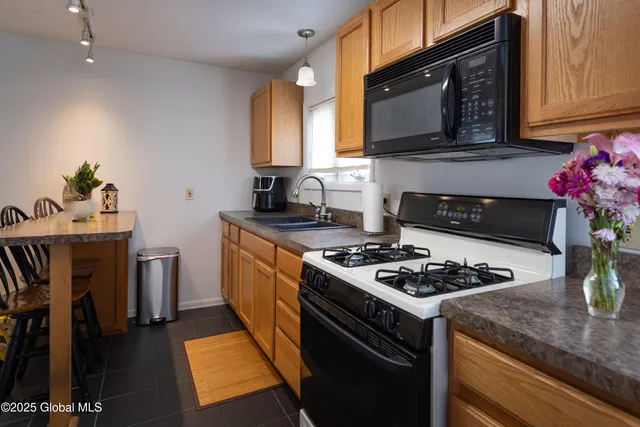 $264,900 | 24 South Main Street, Voorheesville, NY 12186