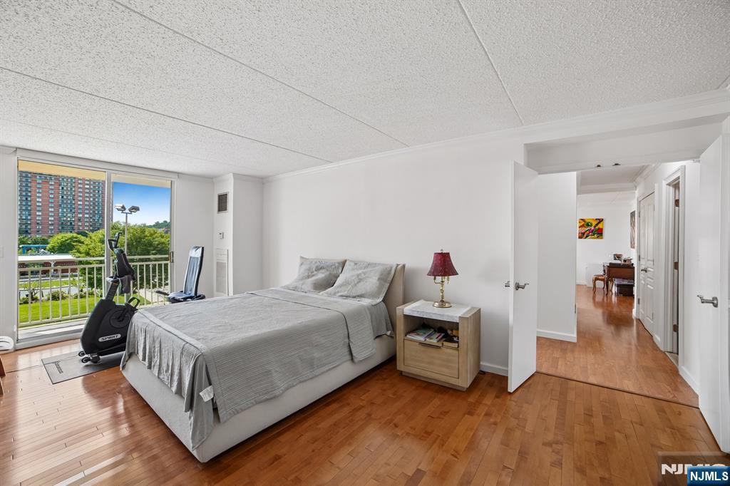 1055 River Road, Unit 312 Edgewater, NJ 07020 - Photo 18 of 47 Gallery Image 18