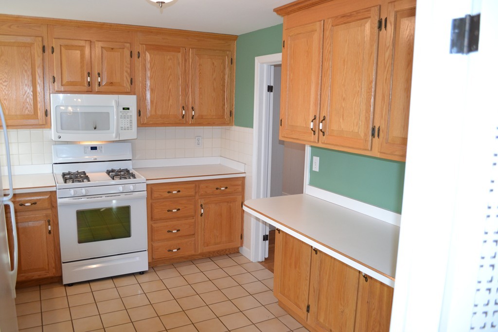 15 Norwich Road Norwood, MA 02062 - Photo 4 of 21 Gallery Image 4