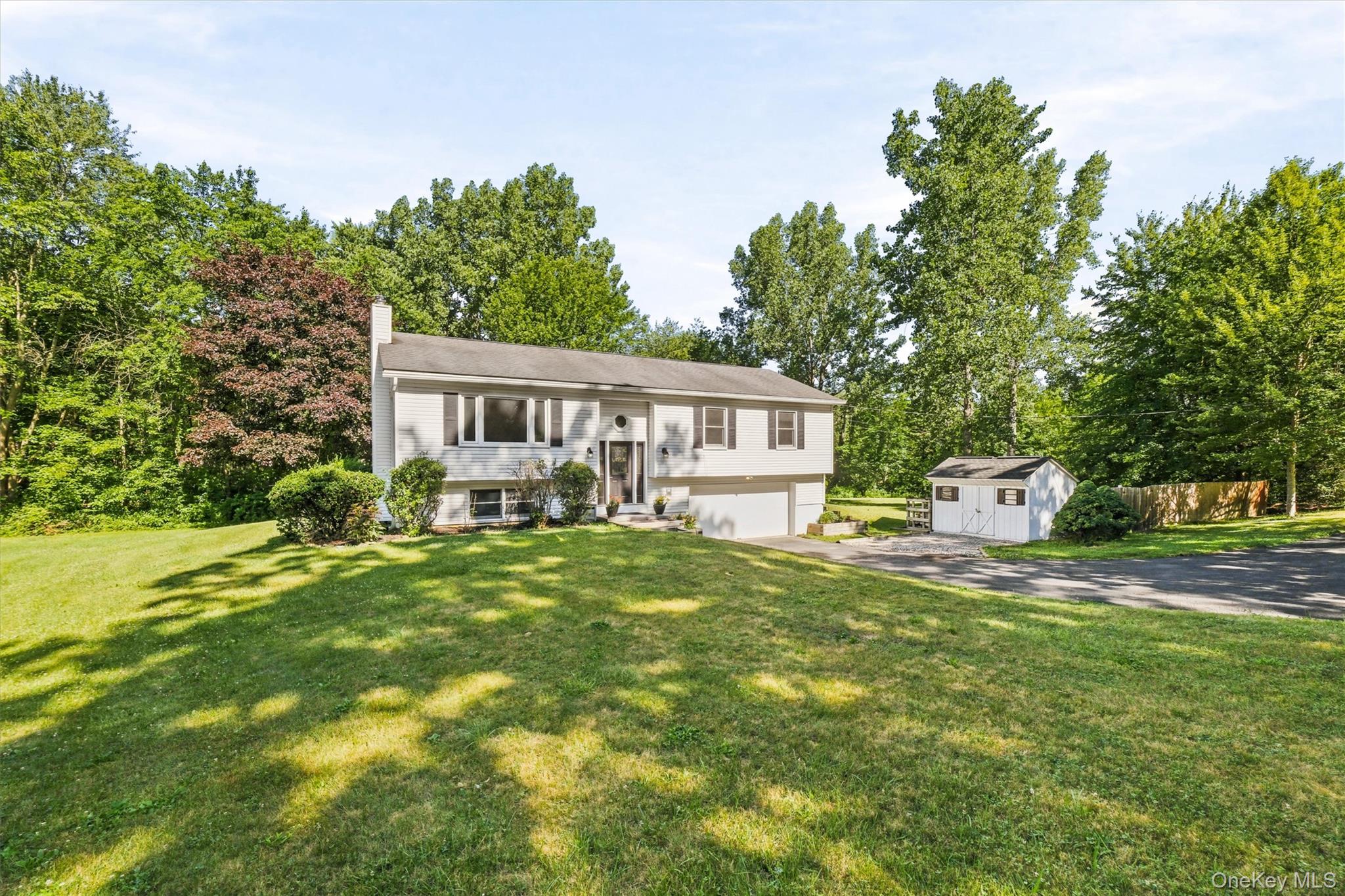 74 Peach Road Poughkeepsie, NY 12601 - Photo 3 of 38