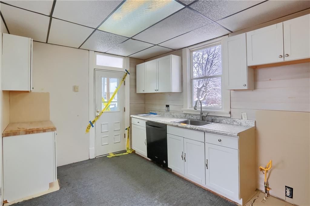 403 Federal Street Butler, PA 16001 - Photo 17 of 46 With a little TLC, this kitchen can become your dream kitchen.