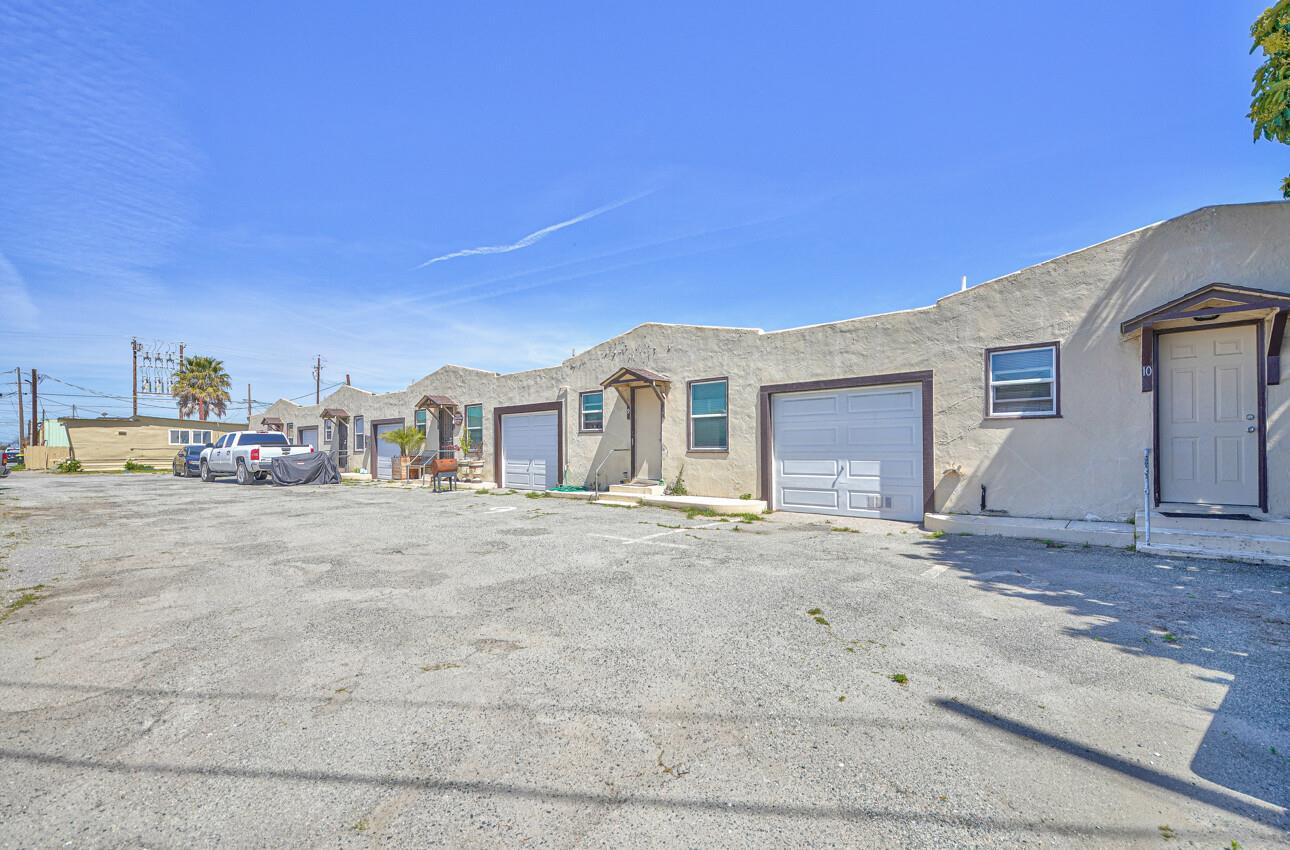 470 Williams Road Salinas, CA 93905 - Photo 7 of 21 a view of residential houses