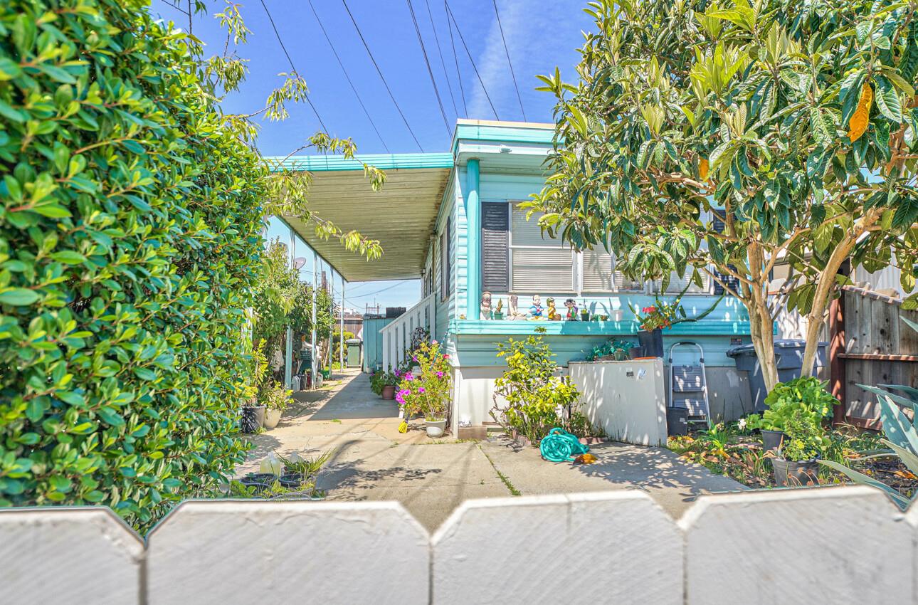 470 Williams Road Salinas, CA 93905 - Photo 9 of 21 a view of a table and chairs in patio