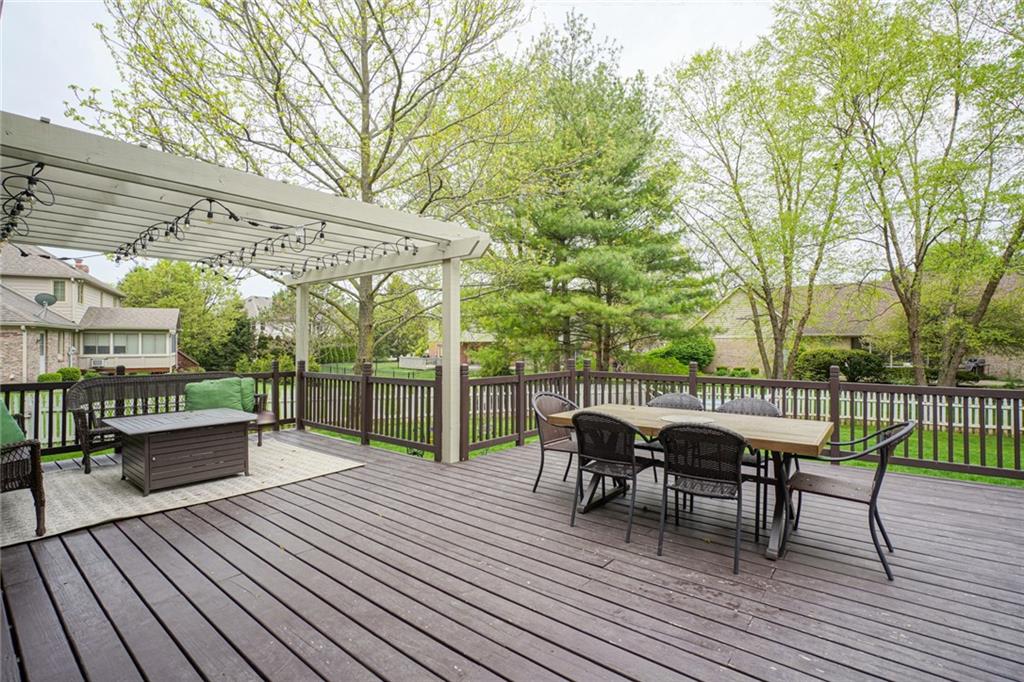 6930 Riverside Way Fishers, IN 46038 - Photo 3 of 45 Gallery Image 3