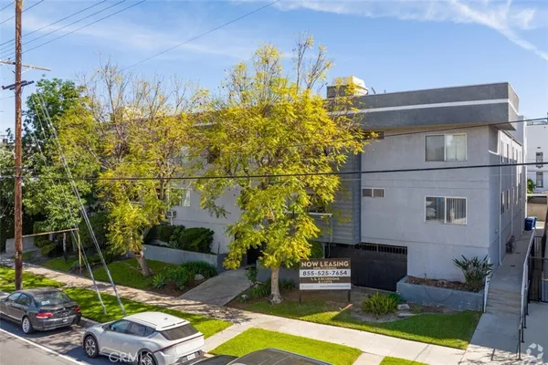 $3,195 | 4406 Cahuenga Boulevard, Unit 109, Toluca Lake, CA 91602