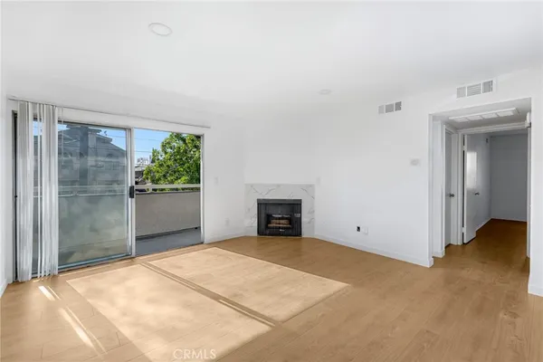 $3,195 | 4406 Cahuenga Boulevard, Unit 109, Toluca Lake, CA 91602