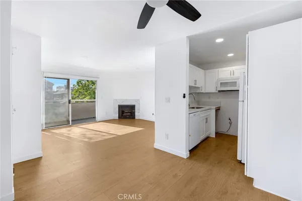 $3,195 | 4406 Cahuenga Boulevard, Unit 109, Toluca Lake, CA 91602